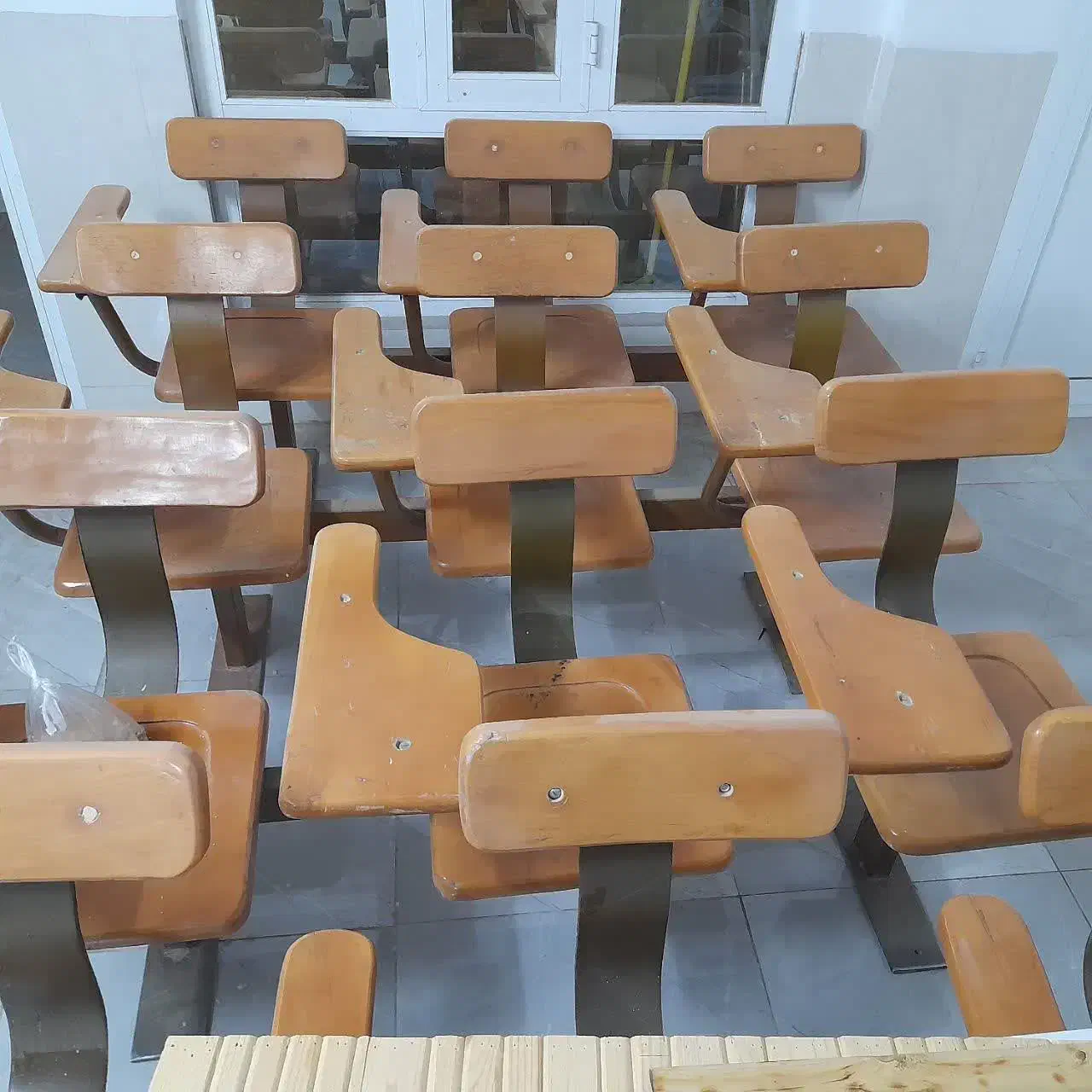 نیمکت صندلی چوبی و آهنی مناسب آموزشگاه و کلاس درس|صندلی و نیمکت|قم, دورشهر|دیوار