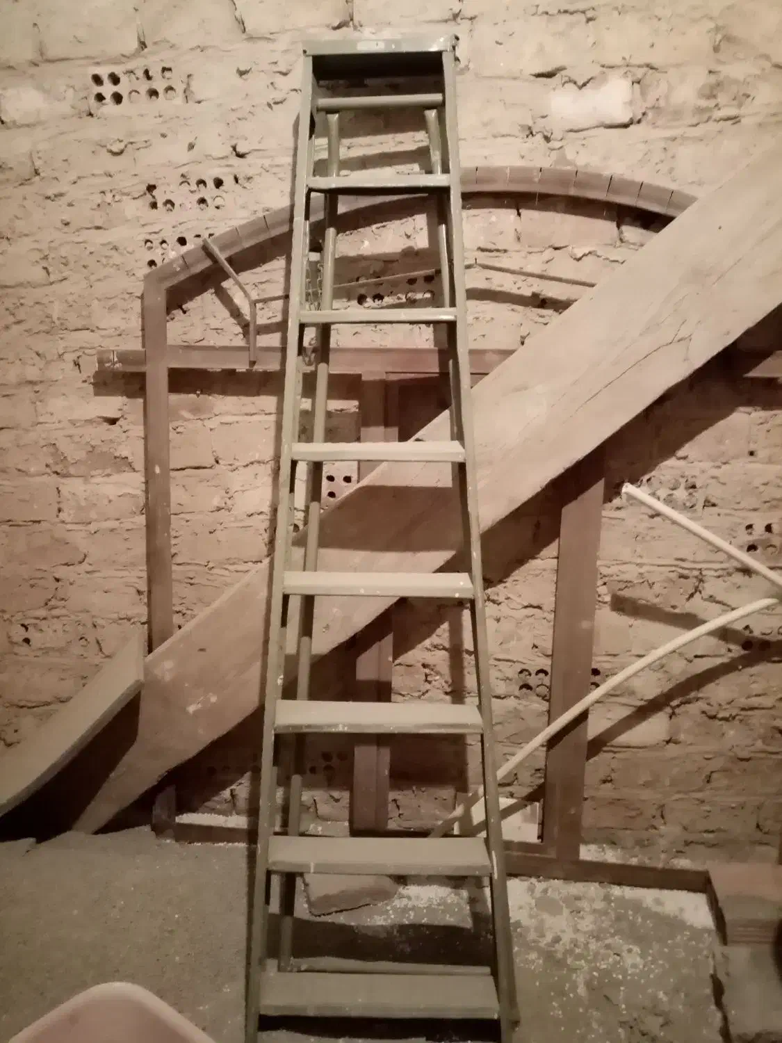 نردبان آهنی تاشو|مصالح و تجهیزات ساختمان|پاکدشت, پاکدشت (مامازند)|دیوار