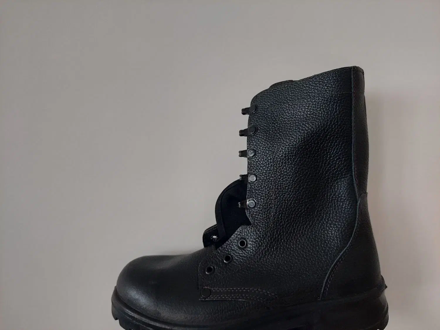 پوتین سربازی|کیف، کفش، کمربند|خورموج, |دیوار