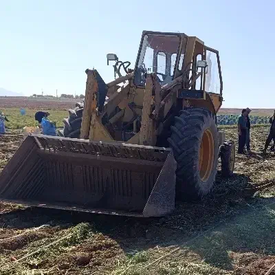 تراکتور بیل عقب.ترالودر|خودرو سنگین|الیگودرز, |دیوار