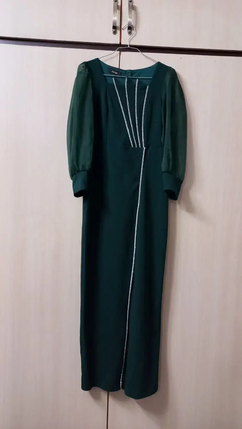 لباس مجلسی|لباس|قم, وادی السلام|دیوار