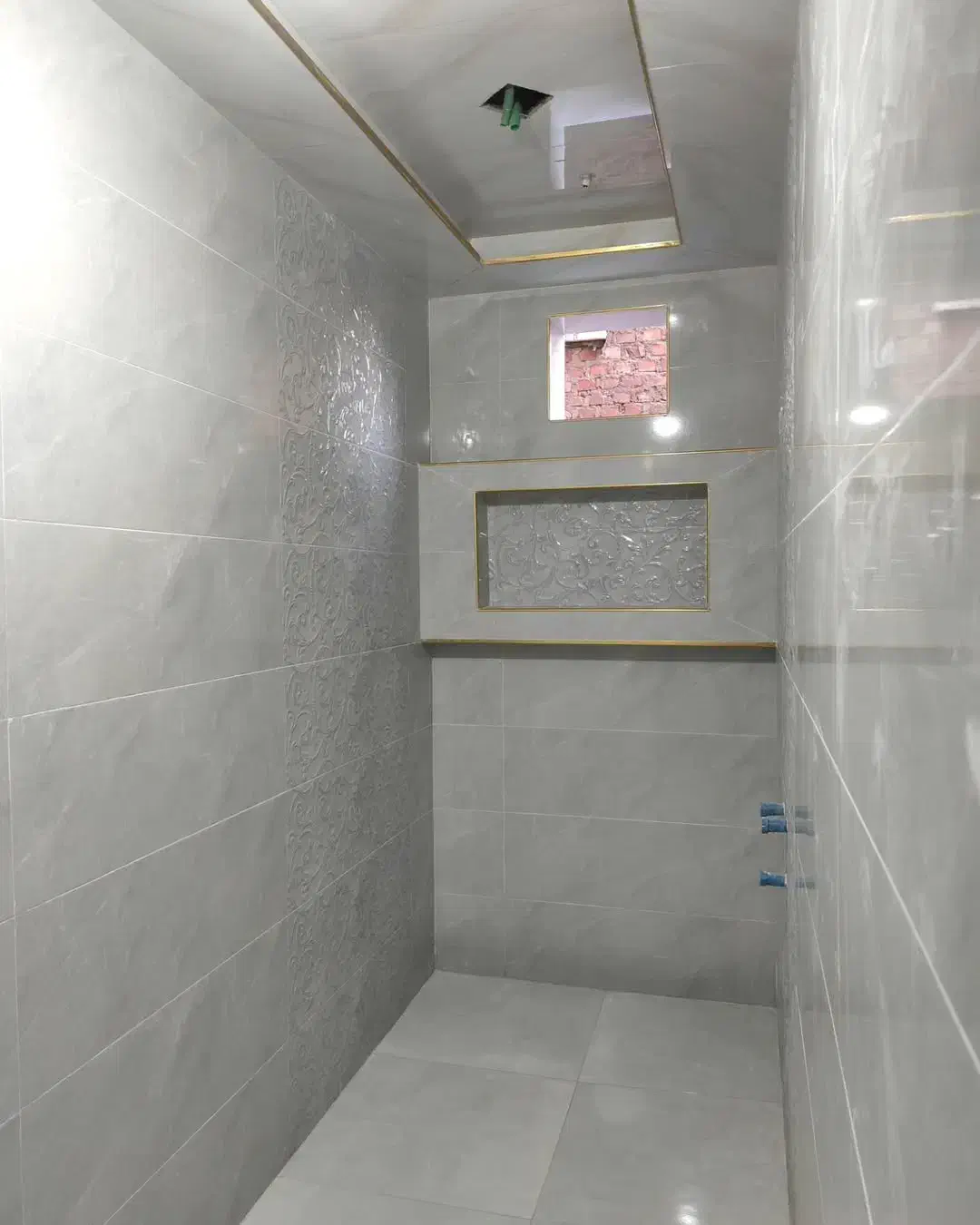 کاشی کار وسرامیک کاری|خدمات پیشه و مهارت|قشم, |دیوار