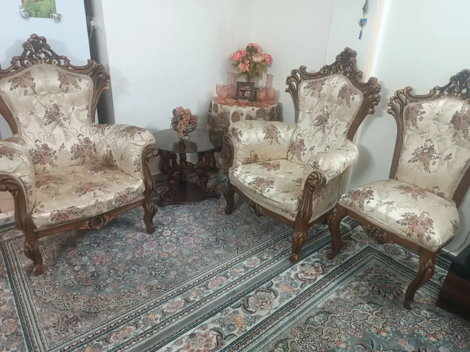 مبل هفت نفره سلطنتی چوب راش با میز وسط و کنار|مبلمان خانگی و میز عسلی|تهران, خاوران|دیوار