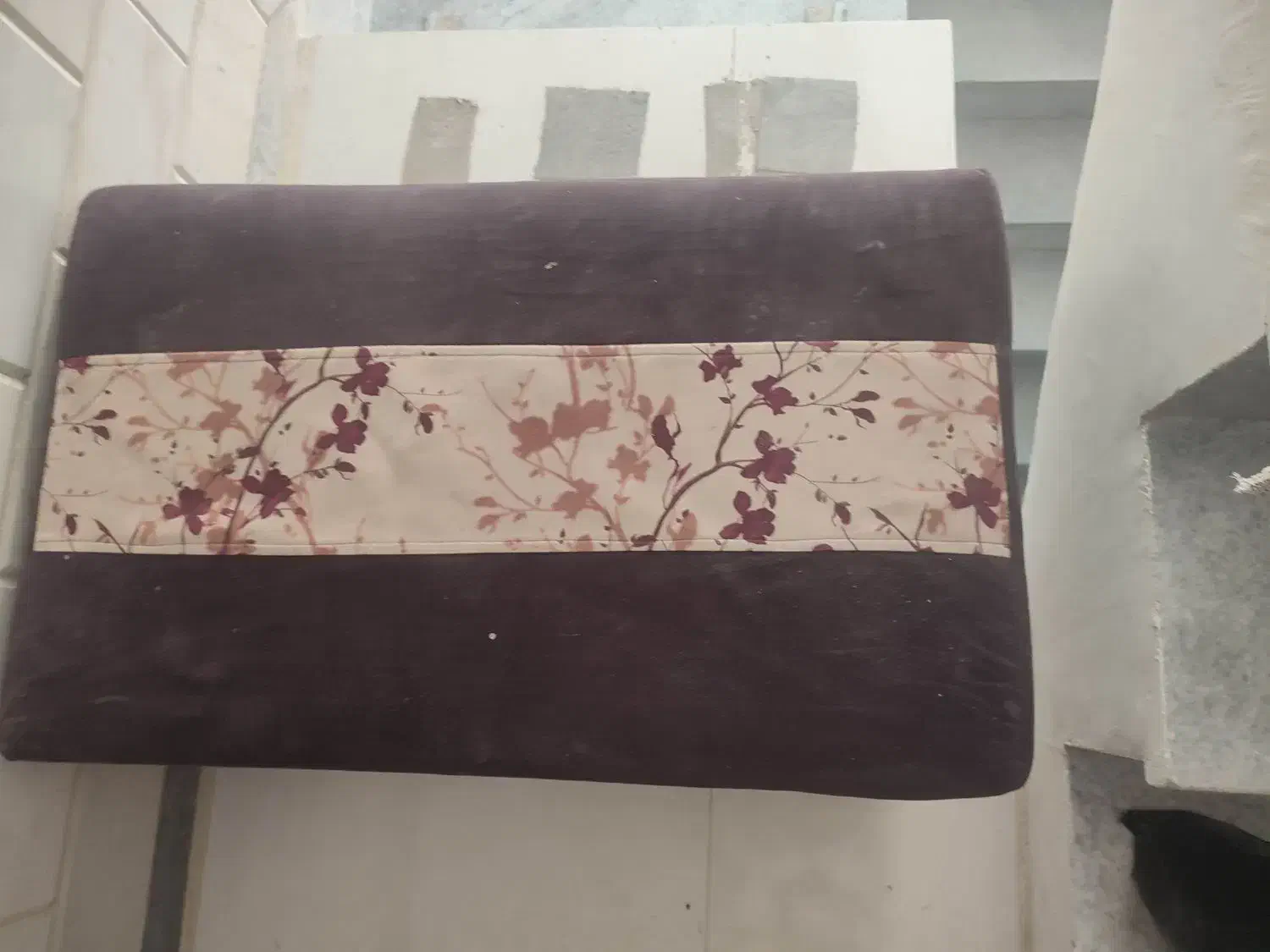 پاف|صندلی و نیمکت|کنگاور, |دیوار