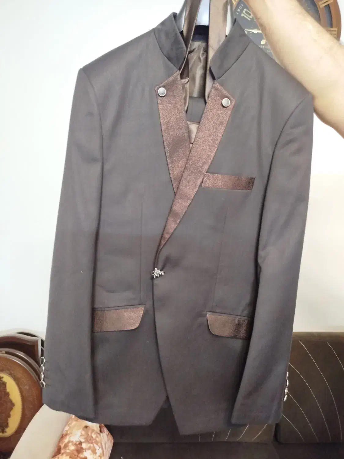 کت و شلوار یقه دیپلمات|لباس|اندیشه, اندیشه فاز ۱|دیوار