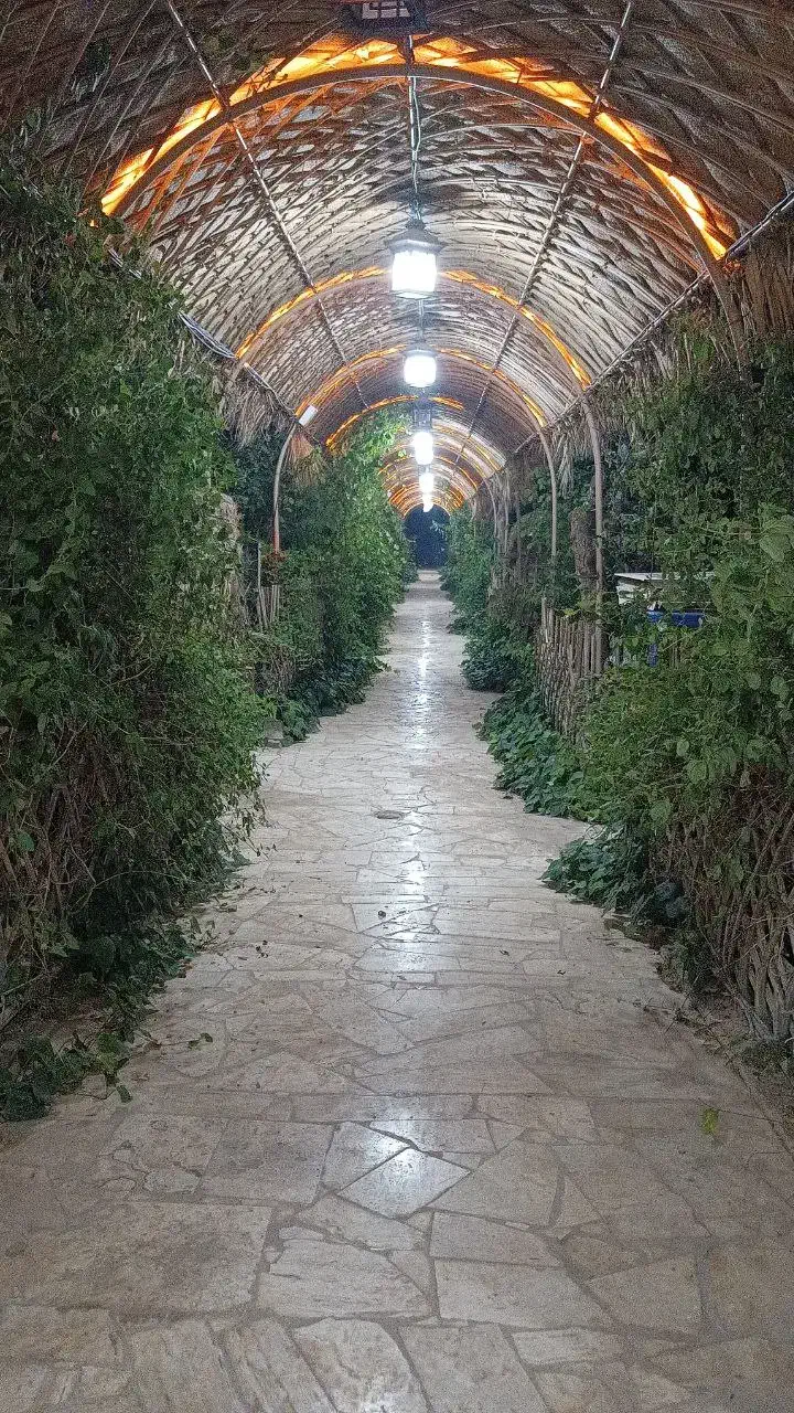 رستوران قلعه باغ|استخدام خدمات فروشگاه و رستوران|خمینی‌شهر, |دیوار