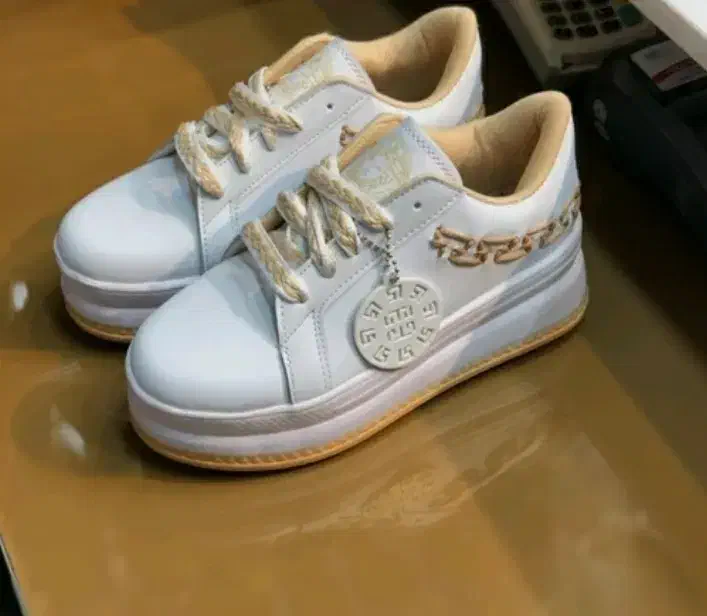 کفش ورساچ فوق العاده شیک|کیف، کفش، کمربند|رشت, کوی غلام نیا|دیوار