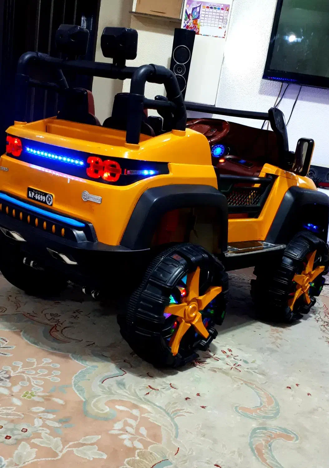 ماشین شارژی۴موتوره درهابرقی۲نفره نو باتری آکبند|اسباب‌‌بازی|تهران, نیروی هوایی (پیروزی)|دیوار