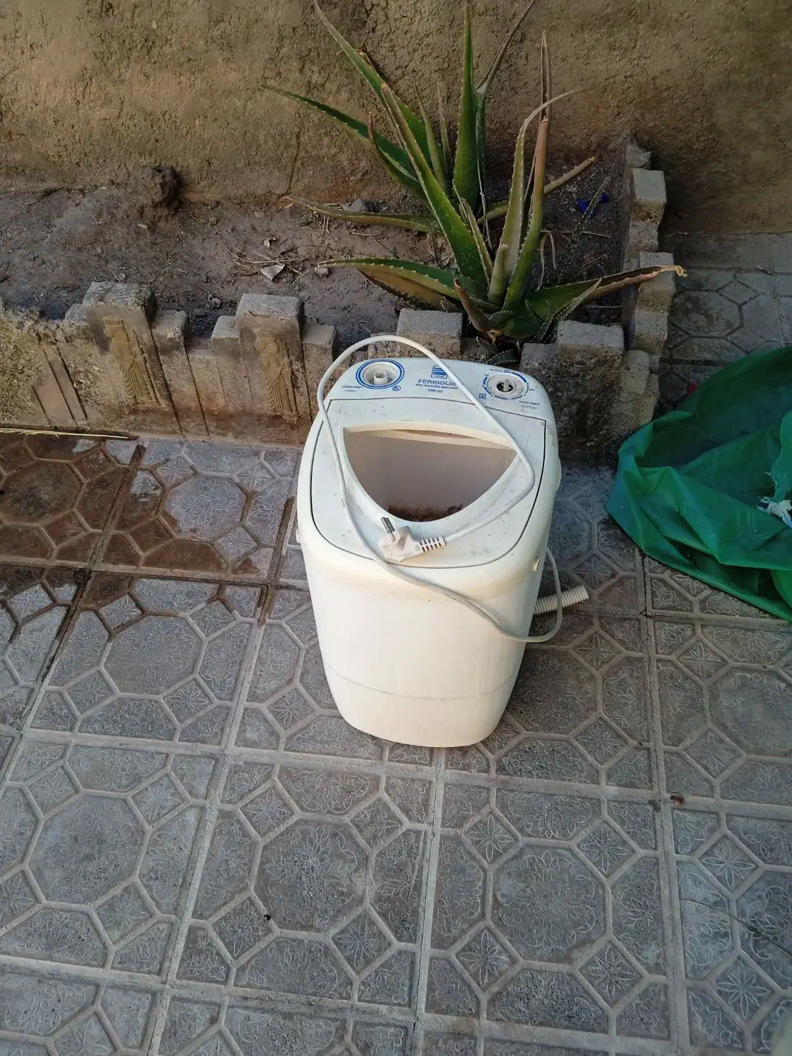 یک عدد کهنه شور بچه صحیح و سالم|ماشین لباسشویی و خشککن لباس|بم, |دیوار