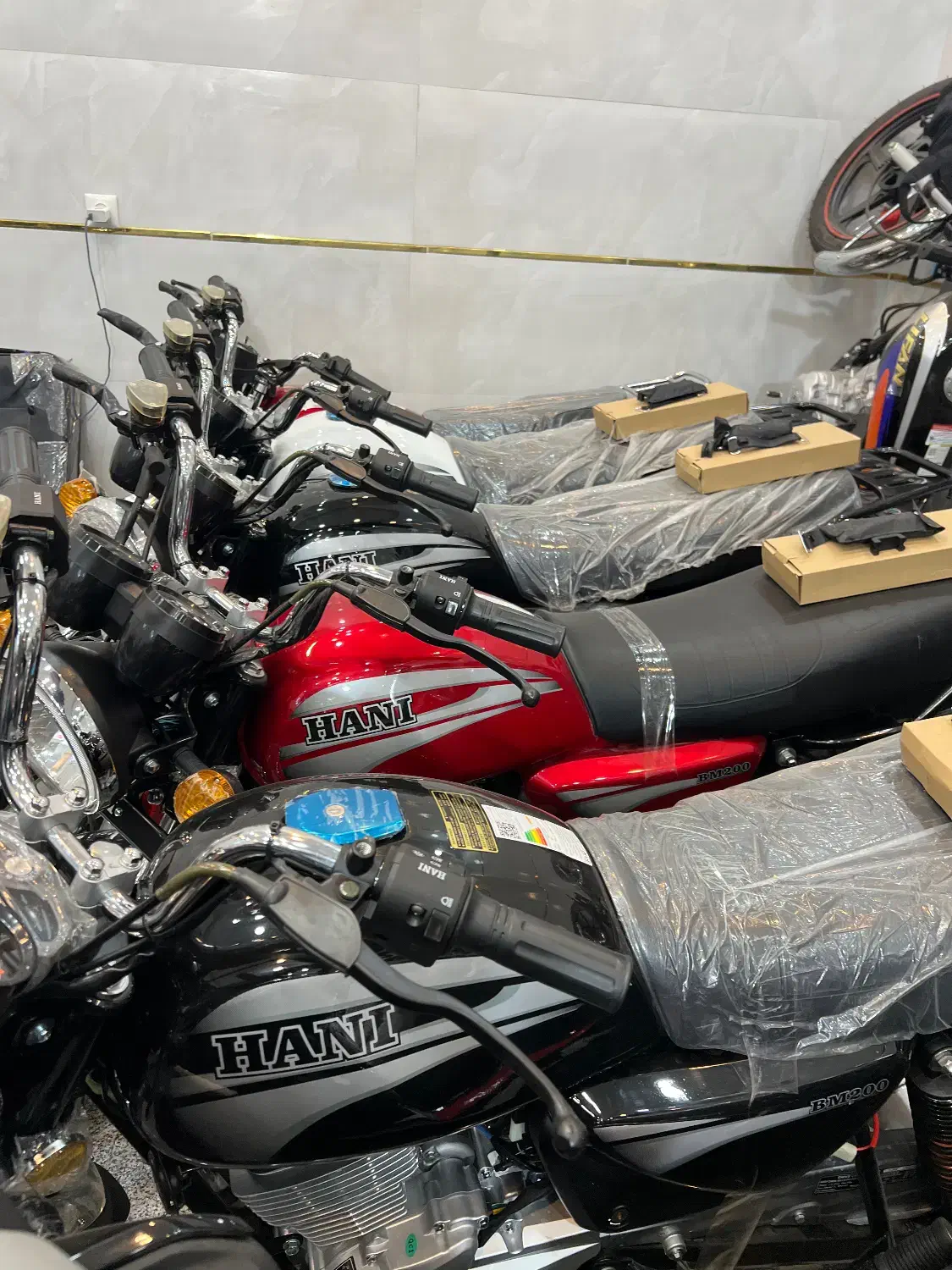 Bx200هانی خشک صفر۱۴۰۴|موتورسیکلت|اصفهان, فروردین|دیوار