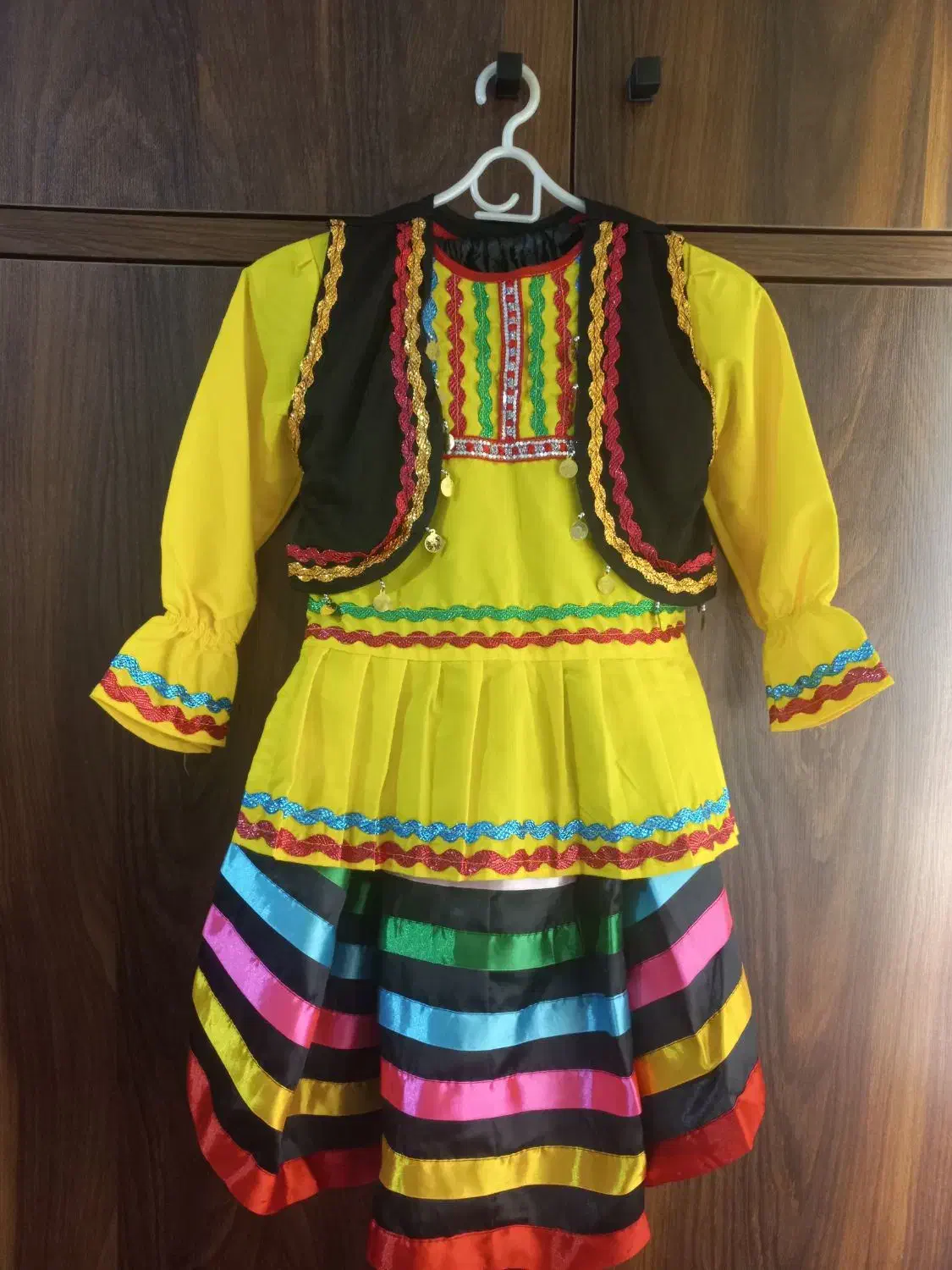 لباس محلی یک بار استفاده|لباس|رشت, بیجارپس|دیوار