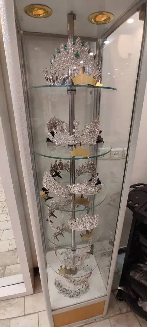 آینه و بوفه آرایشگاه|آرایشگاه و سالن‌های زیبایی|شاهرود, |دیوار