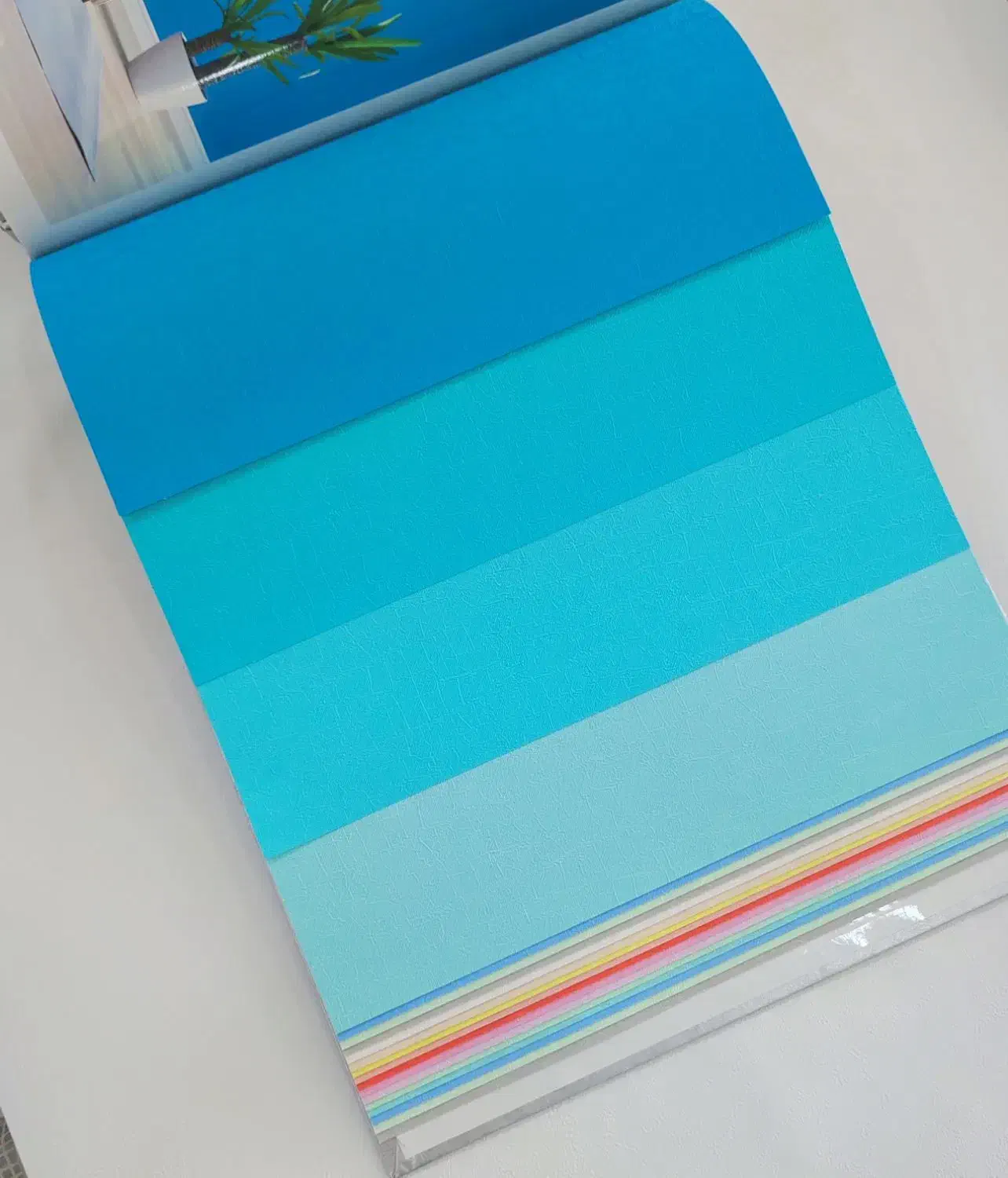 کاغذ دیواری مداد رنگی پنج طیف رنگی بنفش|مصالح و تجهیزات ساختمان|درگهان, |دیوار