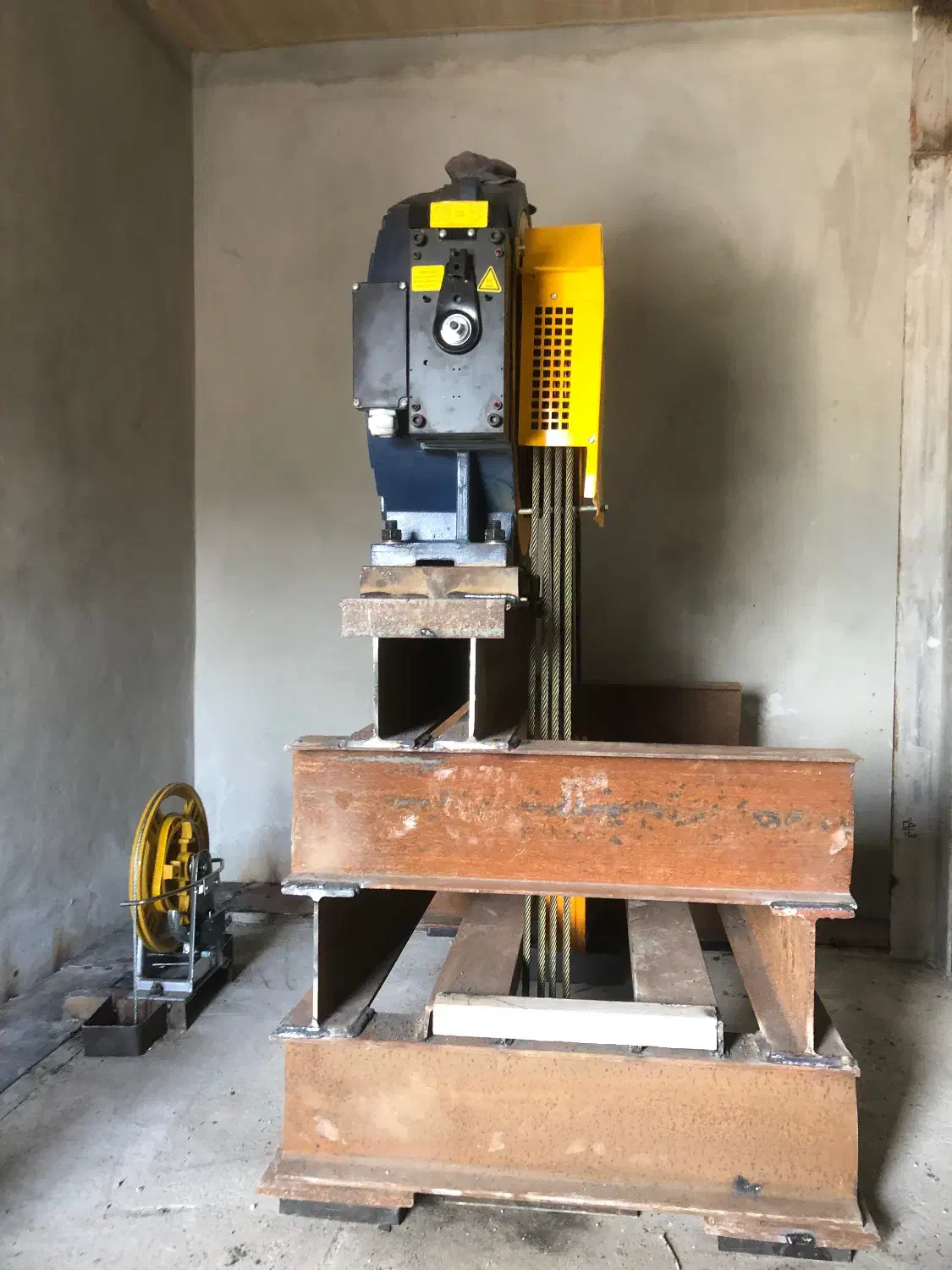 نیازمند همکار برای نصب اسانسور|استخدام معماری، عمران و ساختمانی|لاهیجان, کاروانسرابر|دیوار