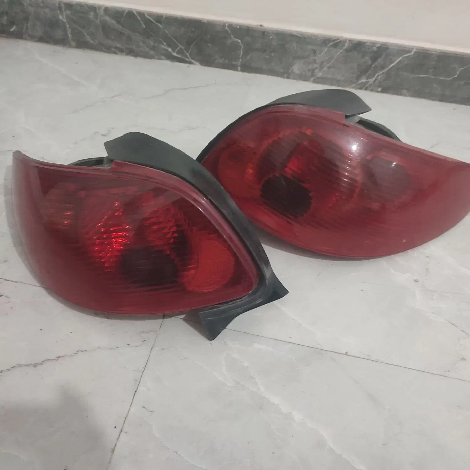 چراغ جلو و استپ عقب پژو ۲۰۶|قطعات یدکی و لوازم جانبی|رشت, عینک|دیوار