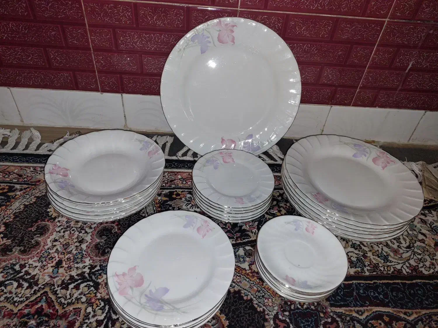 سرویس چینی کاملآنو|ظروف سرو و پذیرایی|بروجرد, |دیوار
