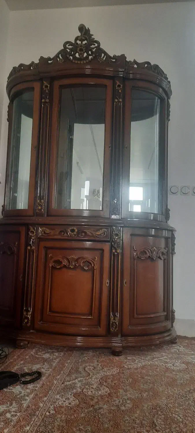ویترین چوب وآیینه|بوفه، ویترین، کنسول|قم, طلاب غیر ایرانی|دیوار
