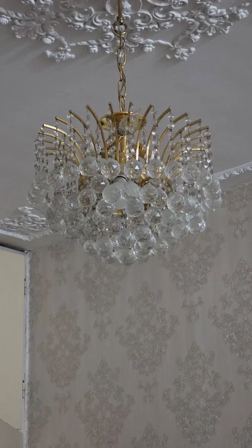 لوستر|لوستر و چراغ آویز|ری, سیزده آبان|دیوار