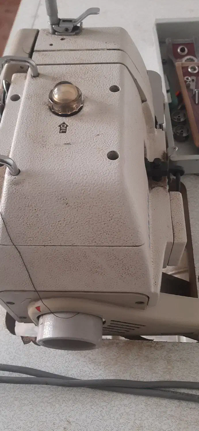 چرخ خیاطی پنج نخ در حد|چرخ خیاطی و ریسندگی|ساروق, |دیوار