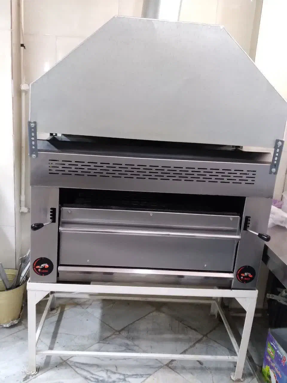 کبابپز تابشی ۲۰ سیخ با هود و لوله و چهارپایه فلزی|اجاق گاز و لوازم برقی پختوپز|کرج, المهدی|دیوار