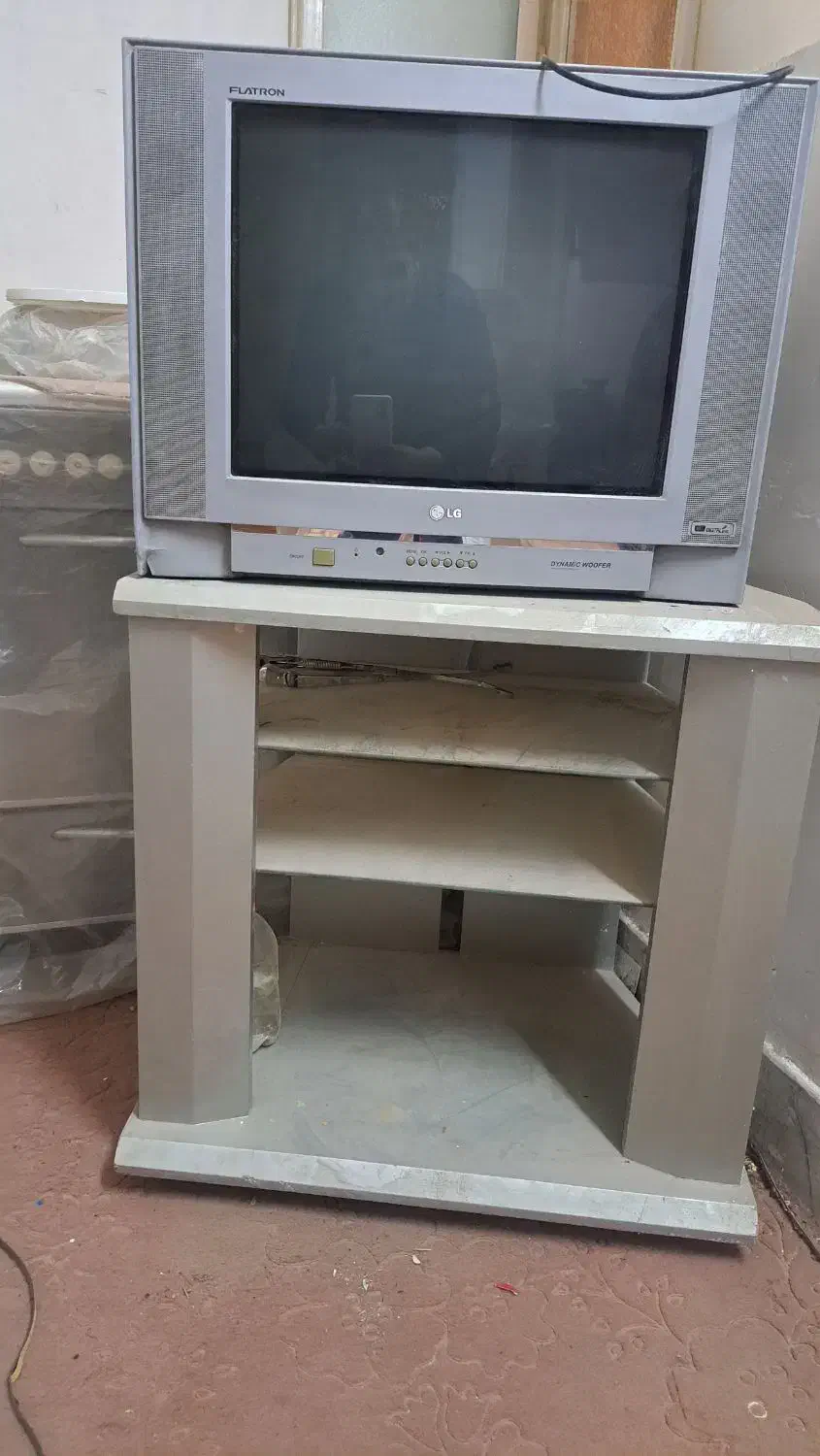 تلویزون با میز|تلویزیون و پروژکتور|کاشان, فاز ۲ ناجی آباد|دیوار