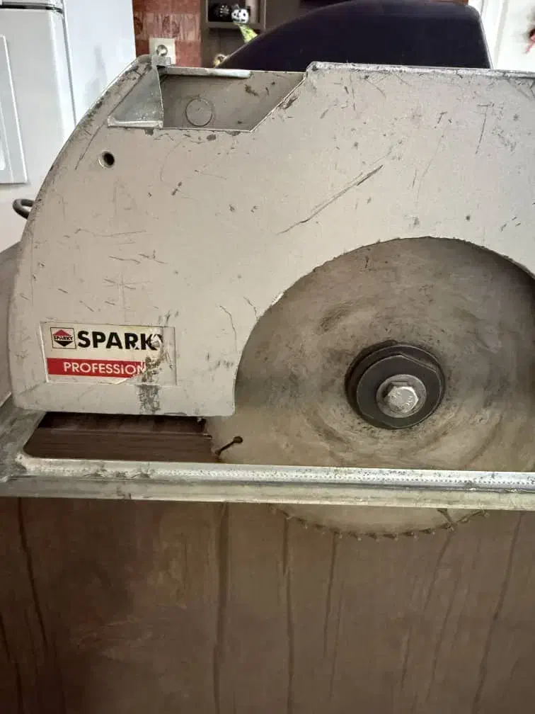 اره گرد بر|ابزارآلات|فردیس, نسترن غربی|دیوار