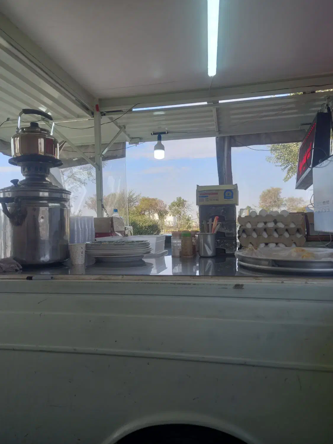 به یک نفر در بساط سیب زمینی تخم مرغ فروشی|استخدام خدمات فروشگاه و رستوران|تبریز, |دیوار