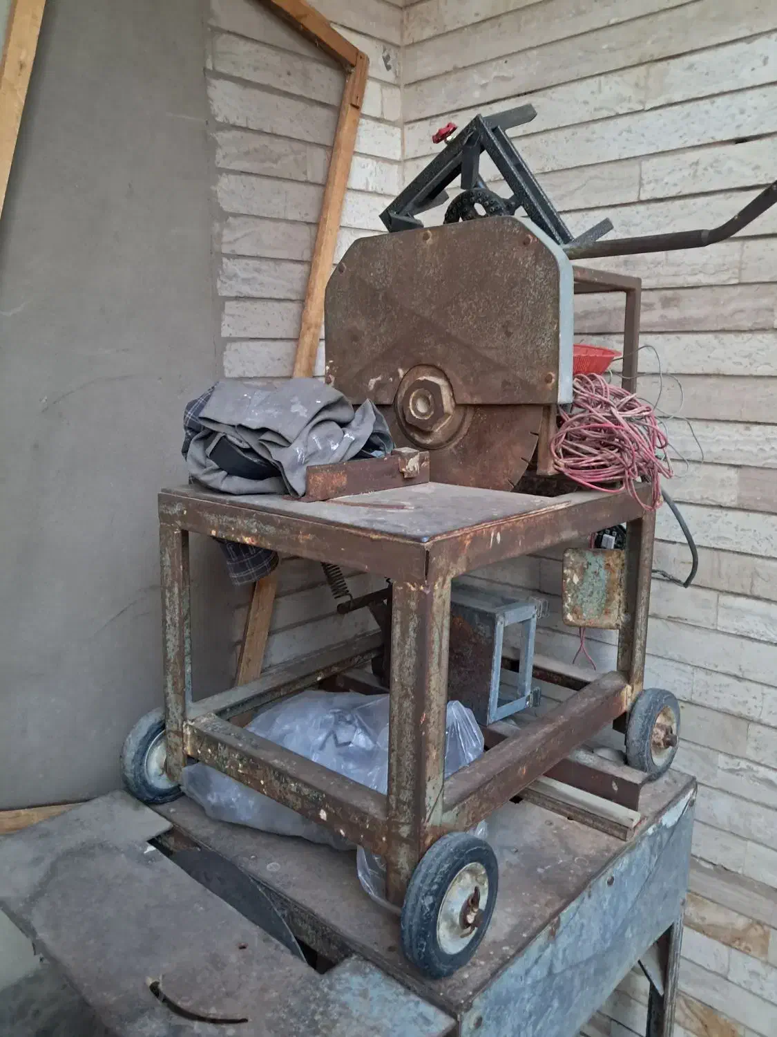 دستگاه آجر تراشی وقطع کن|ماشینآلات صنعتی|نهاوند, |دیوار