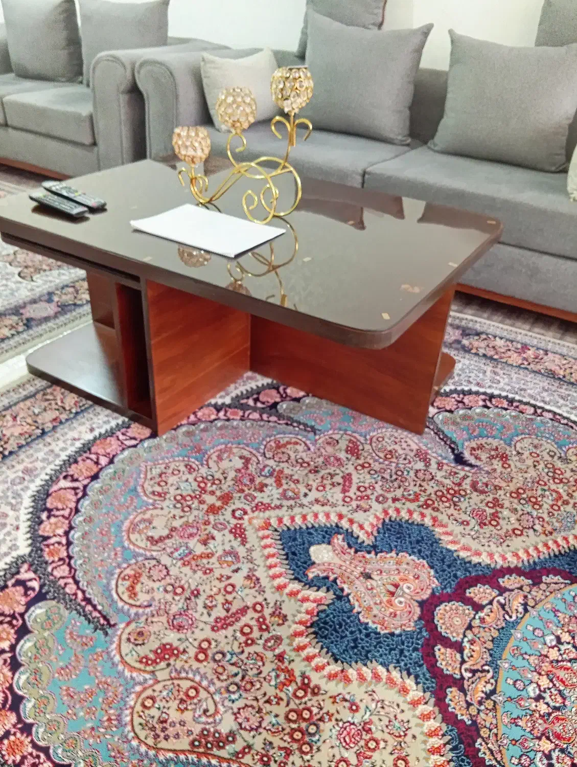 فروش مبلمان راحتی به همراه جلو مبلی و میز عسلی|مبلمان خانگی و میز عسلی|نجفآباد, ویلاشهر|دیوار