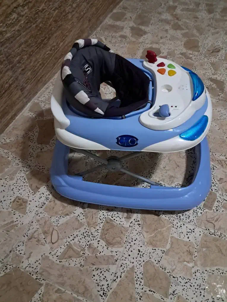 روروئک در حد نو|کالسکه و لوازم جانبی|رشت, معلم|دیوار