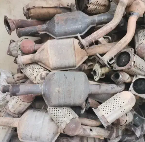خریدوفروش کاتالیزور و خاک کاتالیزور خودرو|قطعات یدکی و لوازم جانبی|کاشان, قطب راوندی|دیوار