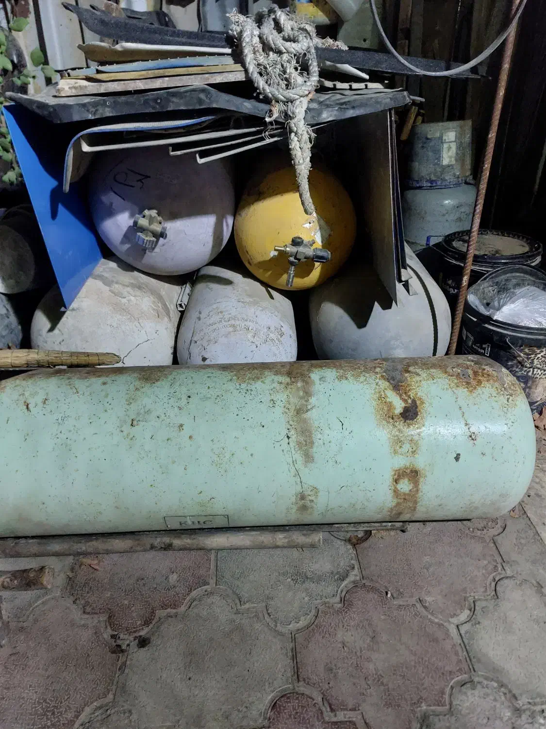 لاستیک و رینگ نیسان.اتاق وکفی نیسان.مخزن گازنیسان|قطعات یدکی و لوازم جانبی|بجنورد, |دیوار