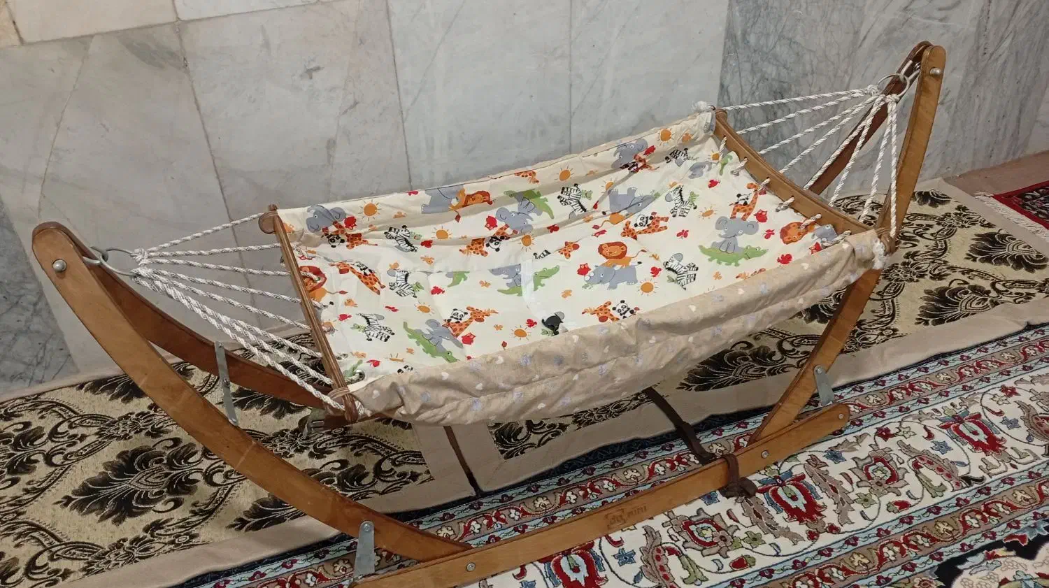 گهواده چوبی|اسباب و اثاث بچه|داراب, |دیوار