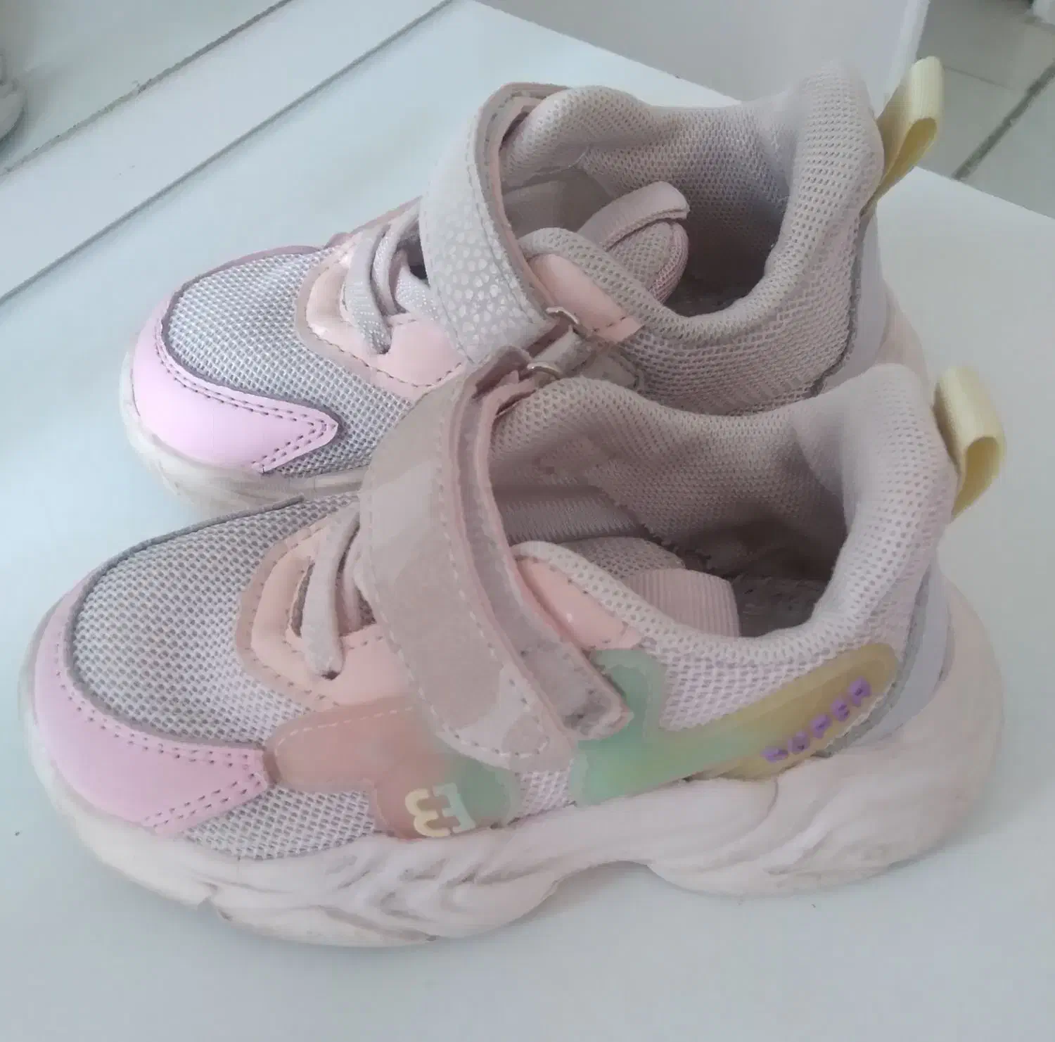 کفش دخترانه سایز ۲۶ و لباس نوی دخترانه|کفش و لباس بچه|مشهد, حسابی جنوبی (شهرک غرب)|دیوار