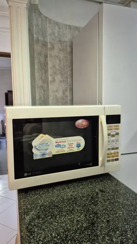 مایکروویو ال جی ۴۲ لیتری در حد نو|اجاق گاز و لوازم برقی پختوپز|رشت, نامجو|دیوار