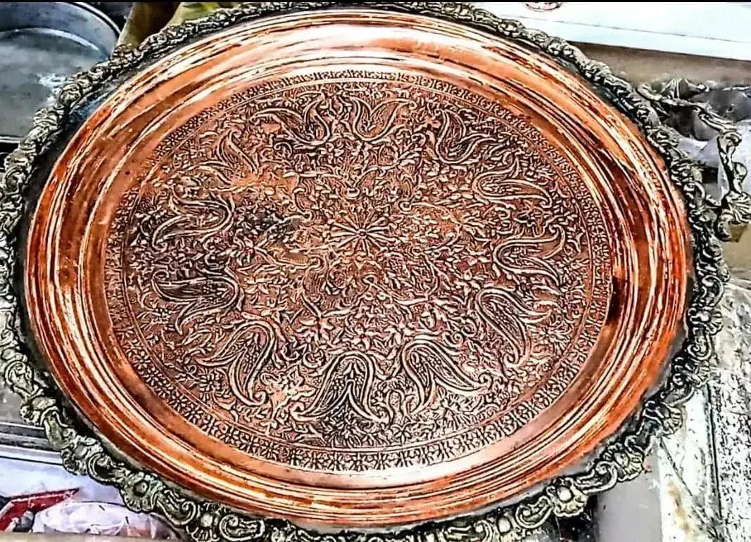 سینی مسی طرح دوران پهلوی|کلکسیون اشیاء عتیقه|زنجان, |دیوار