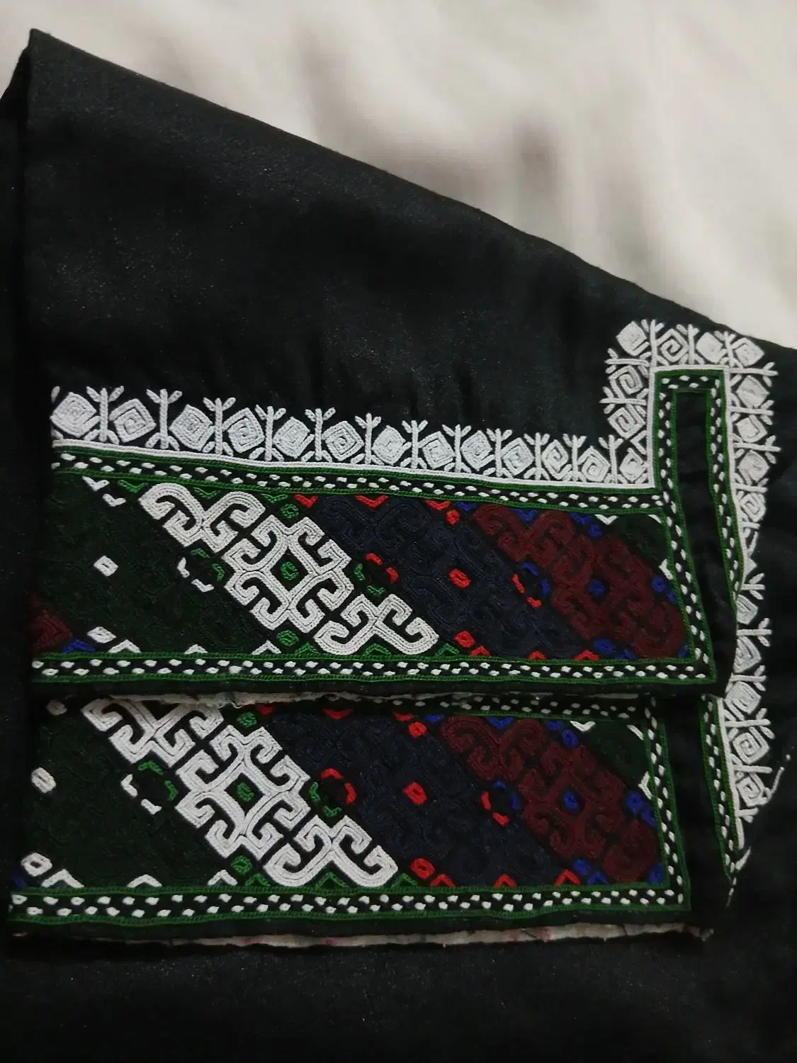 نقش سانتی سیصد|لباس|آق قلا, |دیوار