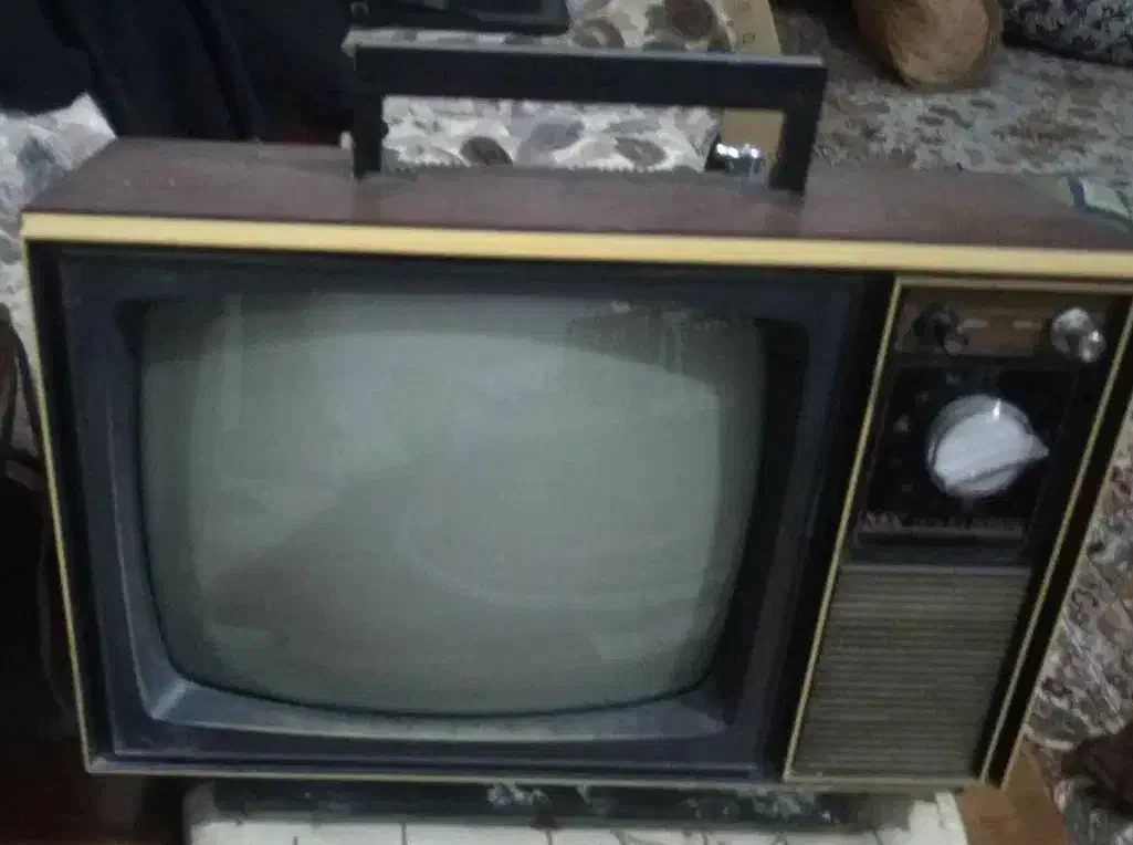 دو تلویزیون|تلویزیون و پروژکتور|شیراز, سینما سعدی|دیوار