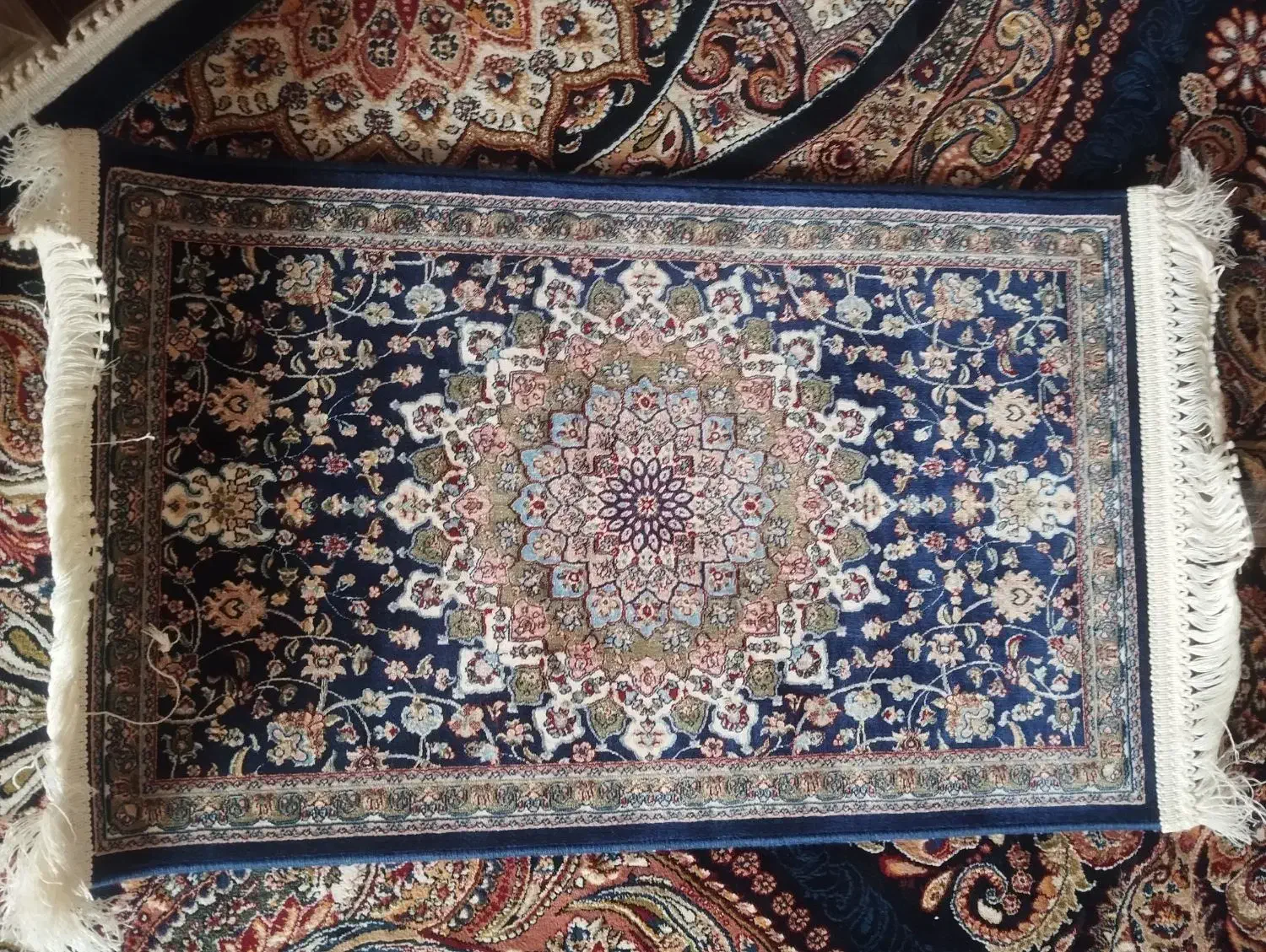 پادری|پادری|کرج, بنیاد|دیوار