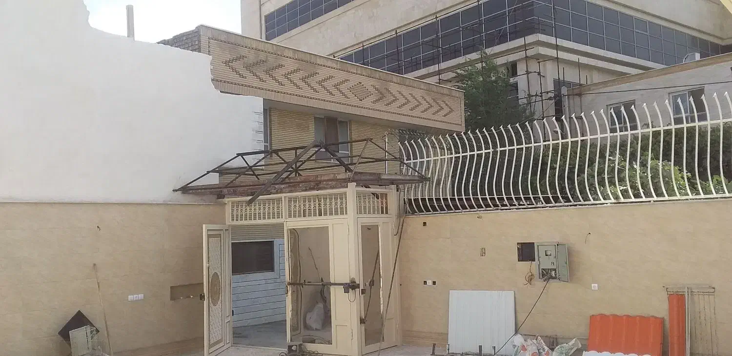 نصب سوله و پوشش ساخت و نصب شیروانی|خدمات پیشه و مهارت|خمینیشهر, |دیوار