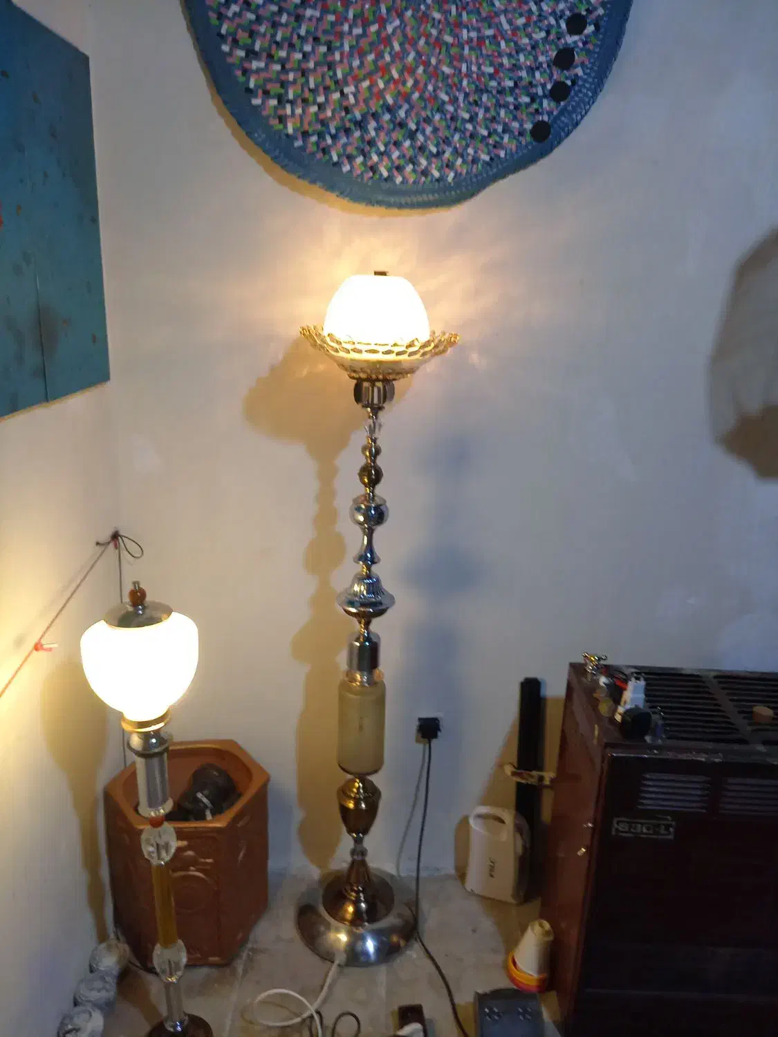 آباژور کنار سالنی آنتیک|چراغ خواب و آباژور|نوشهر, |دیوار