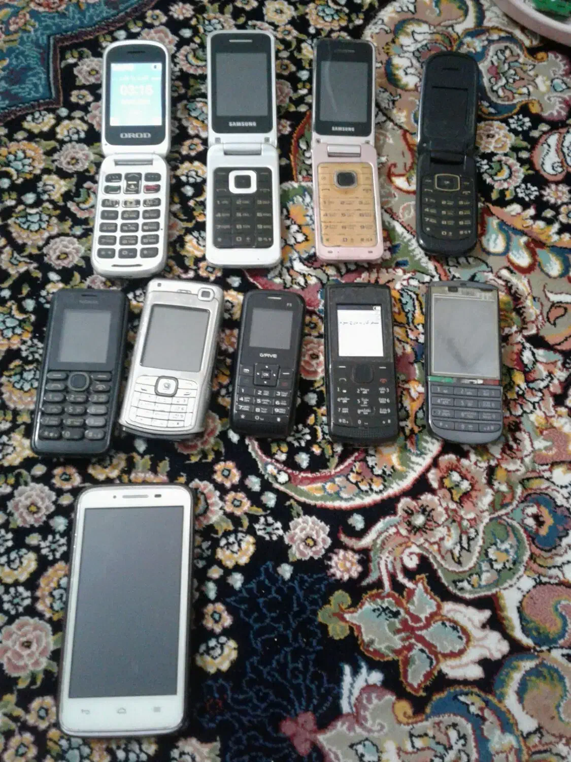 گوشهایه ساده ۱۰تاهمشون سالم وباظمانت|موبایل|رباط‌کریم, الارد|دیوار