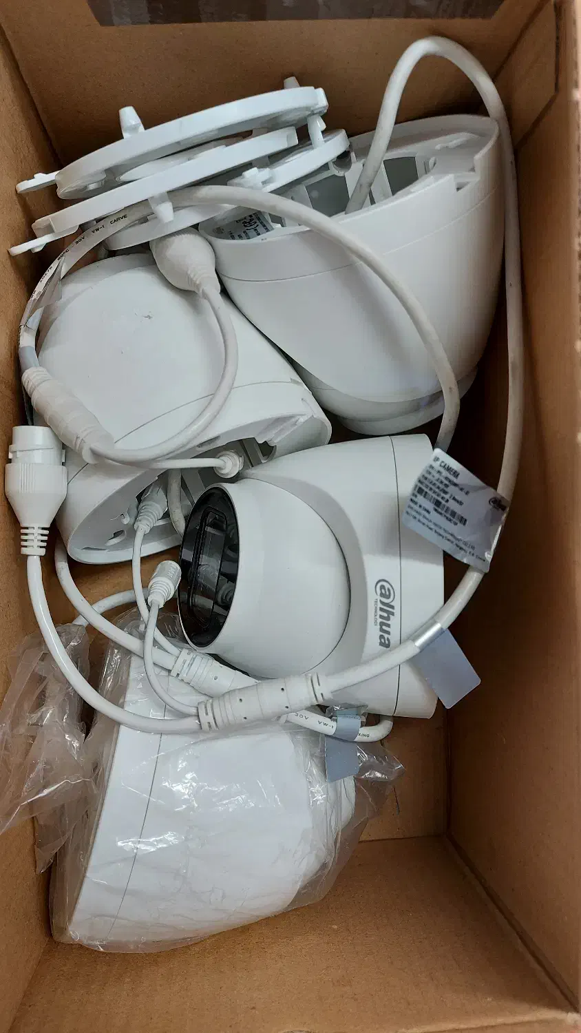 1 دوربین بی سیم چرخان و 4 تاPOE IP داهوا Dahua|دوربین مداربسته|قم, بلوار امین و ساحلی|دیوار