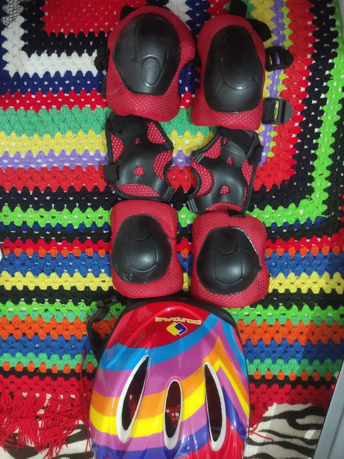 کلاه اسکیت و ست زانو بند|دوچرخه، اسکیت، اسکوتر|محمدشهر, جعفرآباد|دیوار