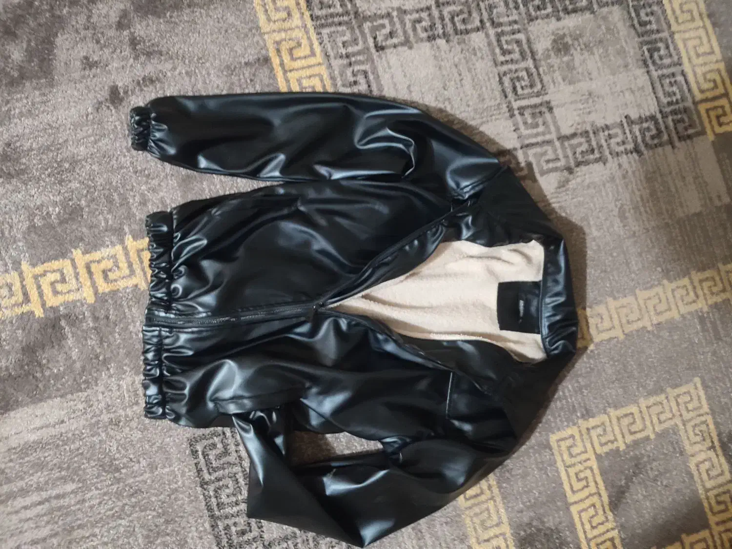 پالتو|لباس|بانه, |دیوار