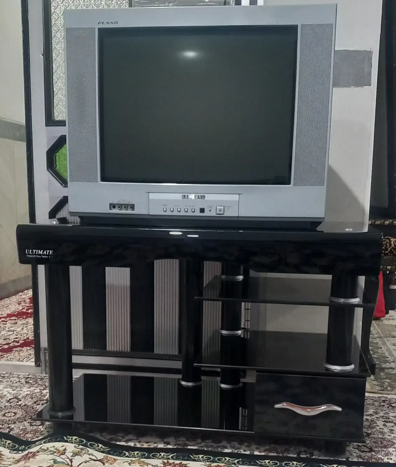 تلویزیون 21 سامسونگ و میز TV|تلویزیون و پروژکتور|اسلامآباد غرب, |دیوار