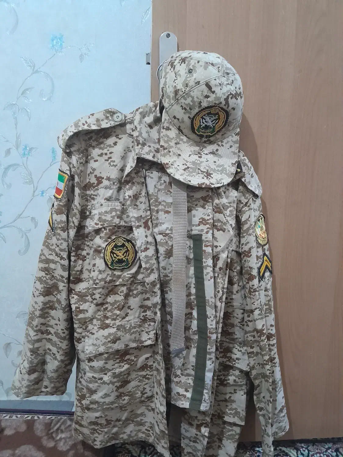 لباس نظامی ارتش|لباس|خوی, |دیوار