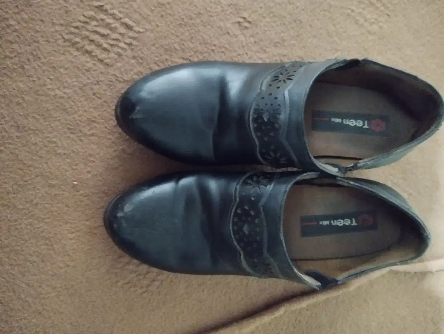 ک ف ش|کیف، کفش، کمربند|زاهدان, |دیوار