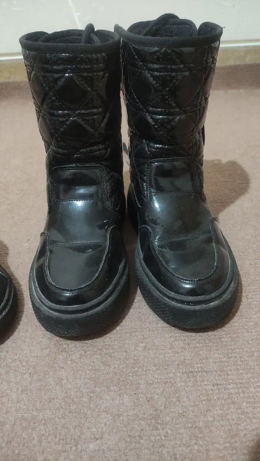 تعدادی کفش بچگانه|کفش و لباس بچه|شیراز, شهرک والفجر|دیوار