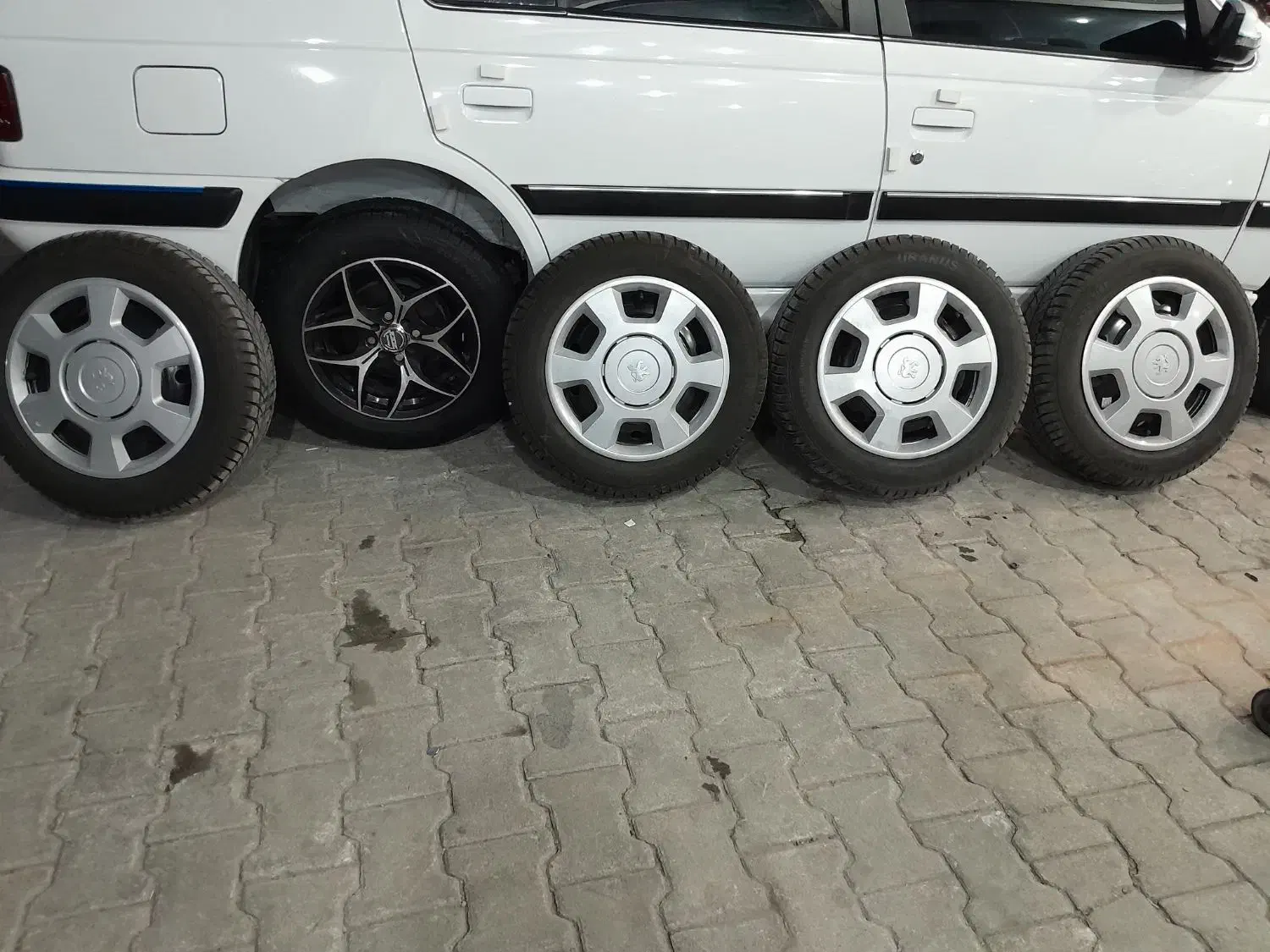 رینگ با لاستیک یزد تایر ۱۸۵/۶۵/۱۵|قطعات یدکی و لوازم جانبی|خنج, |دیوار